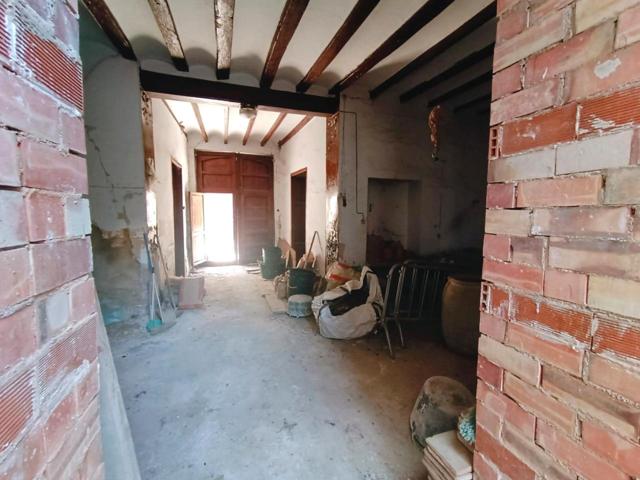 Casa de pueblo con potencial a reformar en Oliva photo 0