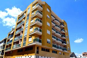 Plaza de parking en edificio photo 0
