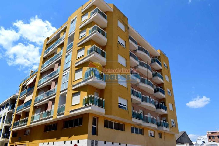 Plaza de parking en edificio photo 0