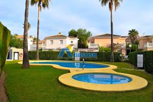 ¡Excelente oportunidad! , Chalet pareado en primera línea de playa Oliva Nova photo 0