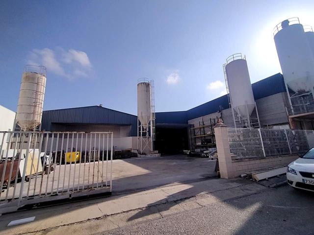 Venta de nave industrial de 1654,5 m2 photo 0