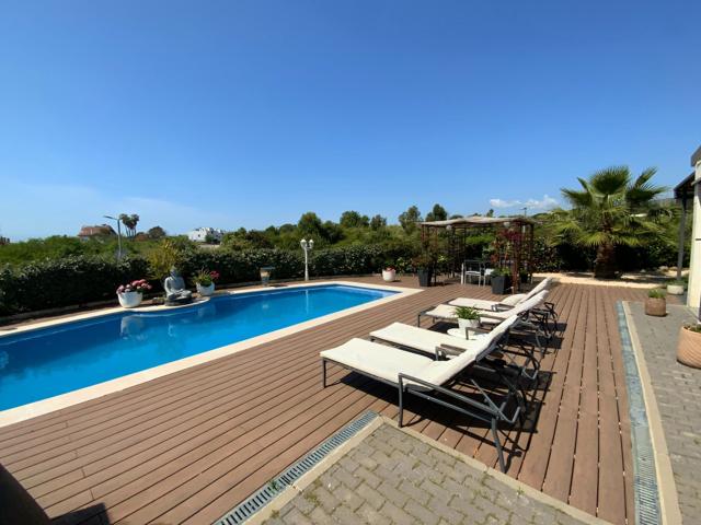 Villa En venta en Sant Vicenç de Montalt photo 0