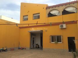 Gran Casa con Garaje y Patio en venta en la zona de La Banda, Chiclana de la Fra photo 0