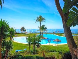 Fabuloso Apartamento en Venta, Bajo en Primera Línea de Playa de Cabopino, Marbella. photo 0