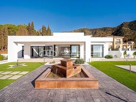 Villa de Estilo Moderno en Venta con Vistas al Mar y la Montaña en Mijas, Málaga. photo 0