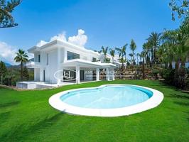 Exclusivas Villas en Venta en Las Lomas de Marbella, Málaga photo 0