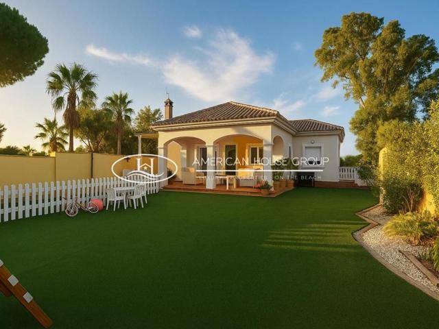 Fabuloso Chalet con Piscina en Venta en Parcela Segregada en el Pinar de los Franceses, Chiclana de la Fra., Cádiz photo 0