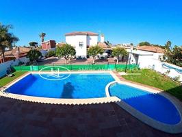 Magnífico Chalet Urbano con Piscina en la Zona de Los Gallos, Chiclana de la Fra., Cádiz photo 0