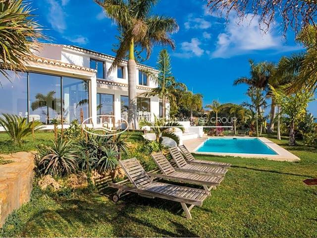 Encantadora Villa en Venta con Vistas al Mar en Benalmádena, Málaga. photo 0