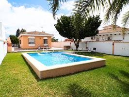 Precioso Chalet en Alquiler de Larga Temporada y Temporada Escolar en la Zona de los Gallos, en Chiclana de la Fra., Cádiz. photo 0