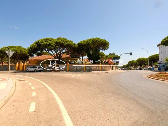 Fantástico Chalet Adosado en Venta en Playa de la Barrosa, Urbanización Doña Violeta, Chiclana de la Fra., Cádiz. photo 0