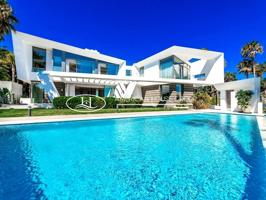 Espectacular Villa de Líneas Vanguardistas en Venta en la Zona de Los Monteros, Marbella, Málaga. photo 0