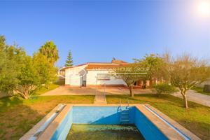Fantástico Chalet Urbano con Piscina en Venta en Los Gallos, Chiclana de la Fra., Cádiz photo 0