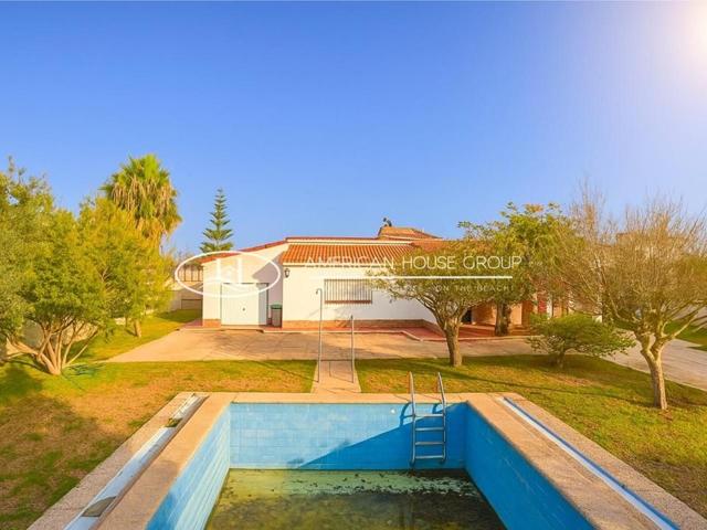 Fantástico Chalet Urbano con Piscina en Venta en Los Gallos, Chiclana de la Fra., Cádiz photo 0