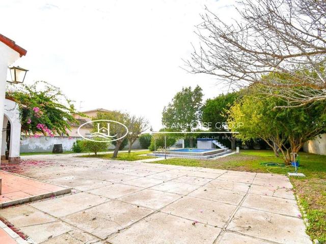 Fantástico Chalet Urbano con Piscina en Venta en Los Gallos, Chiclana de la Fra., Cádiz photo 0