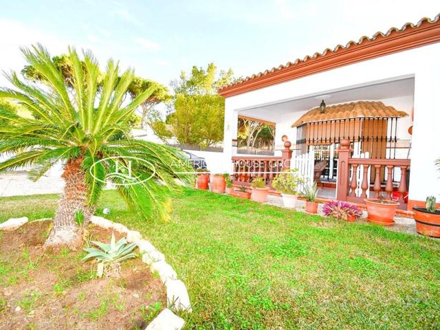 Fantástico Chalet Urbano en Venta en la Zona de las Mogarizas, Chiclana de las Fra., Cádiz photo 0