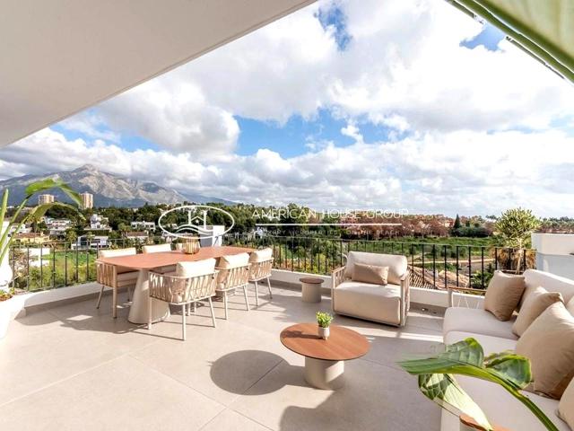 Elegante Ático con Vistas al Mar en Venta en Nueva Andalucía, Marbella, Málaga photo 0