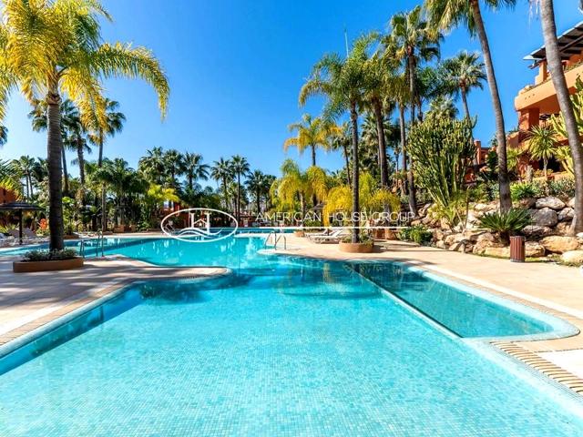Exclusivo Apartamento con Piscina Comunitaria en Venta en Nueva Andalucía, Marbella, Málaga photo 0