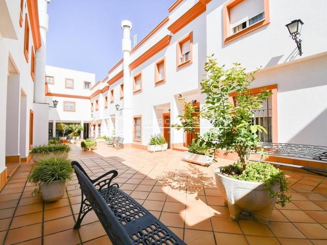 Magnífica Casa Adosada de Dos Plantas en Venta en La Zona del Mayorazgo, Chiclana de la Fra., Cádiz photo 0