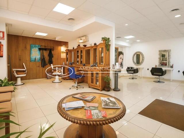 ¡¡Oportunidad de Negocio!! Traspaso de Peluquería Estética y Solarium Unisex en Funcionamiento en el Centro de Chiclana de la Fra., Cádiz photo 0
