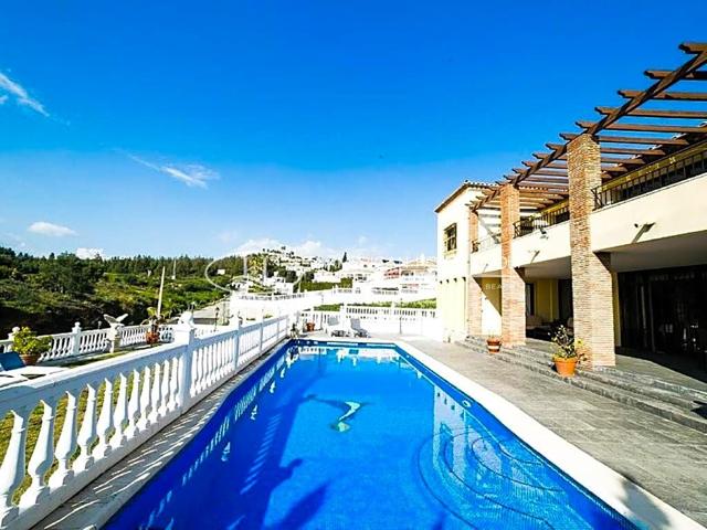 Villa de Estilo Rústico en Venta a 200m de la Playa en El Chaparral, Málaga photo 0