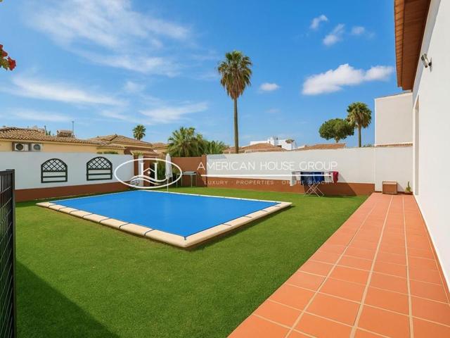Fabuloso Chalet Urbano con Piscina en Venta en Los Gallos, Chiclana de la Fra., Cádiz photo 0