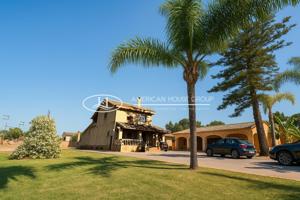 Gran Villa de Estilo Rústico en Venta en La Zona de la Rana Verde, Chiclana de la Fra., Cádiz photo 0