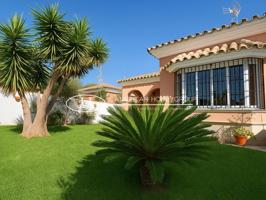 Acogedor Chalet en Venta en La Zona de Los Gallos, Chiclana de la Fra., Cádiz photo 0