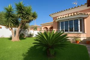 Acogedor Chalet en Venta en La Zona de Los Gallos, Chiclana de la Fra., Cádiz photo 0