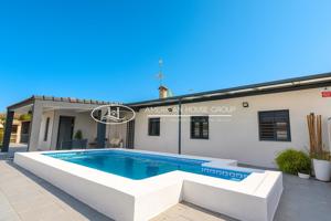 Moderno Chalet en Venta en la Zona del Marquesado, Chiclana de la Fra., Cádiz photo 0