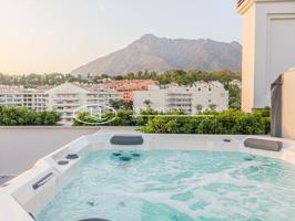 Ático de Lujo con Jacuzzi y Vistas en Venta en Plena Milla de Oro, Marbella, Málaga photo 0