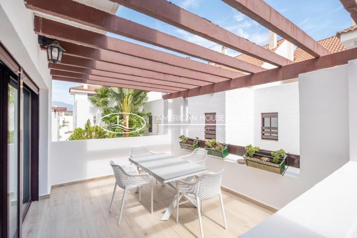 Elegante Apartamento Reformado con Piscinas Comunitarias en Venta en Nueva Andalucía, Marbella, Málaga photo 0