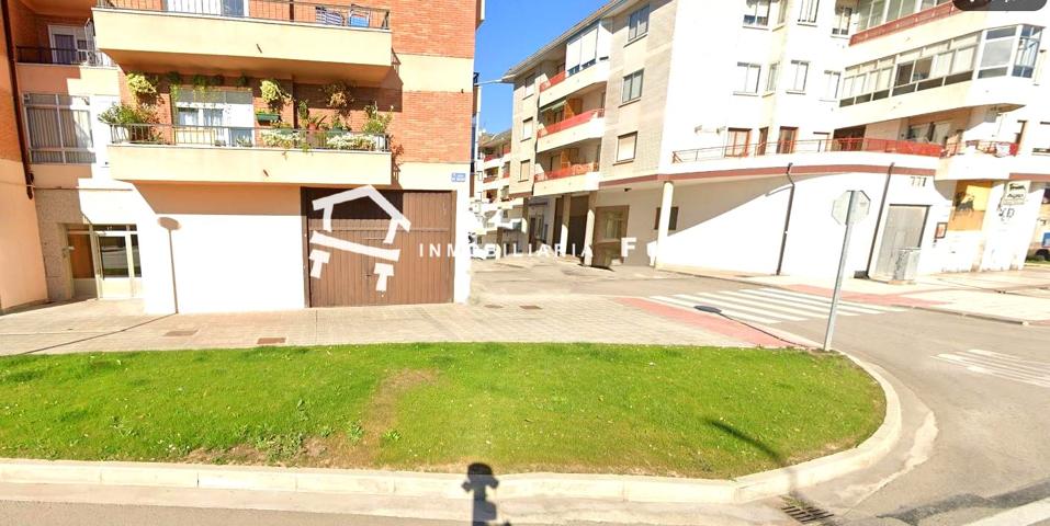Lonja de 100 m² en un cuadrado perfecto en calle principal photo 0