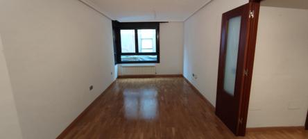Piso en alquiler en Langreo de 84 m2 photo 0