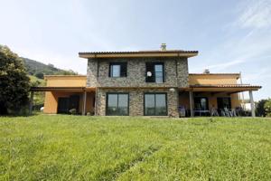 Casa - Chalet en venta en Cuyences de 480 m2 photo 0