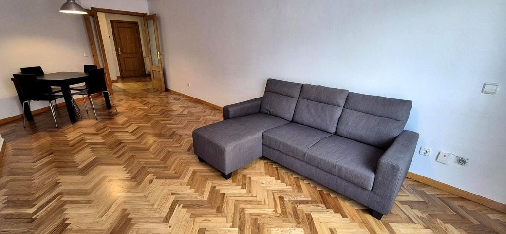 Piso en alquiler en Oviedo de 110 m2 photo 0