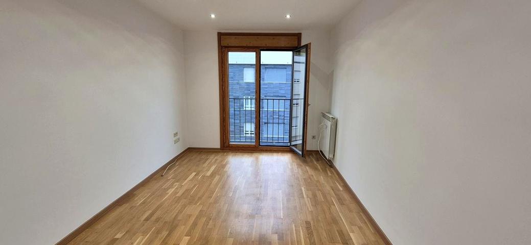 Piso en alquiler en Gijón de 76 m2 photo 0