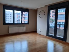Piso en alquiler en Oviedo de 121 m2 photo 0