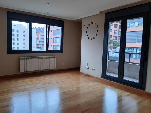 Piso en alquiler en Oviedo de 121 m2 photo 0