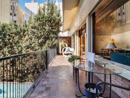 Casa en venta con piscina en la zona alta de Barcelona photo 0