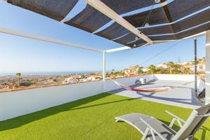 Chalet de 2 plantas con vistas al mar photo 0