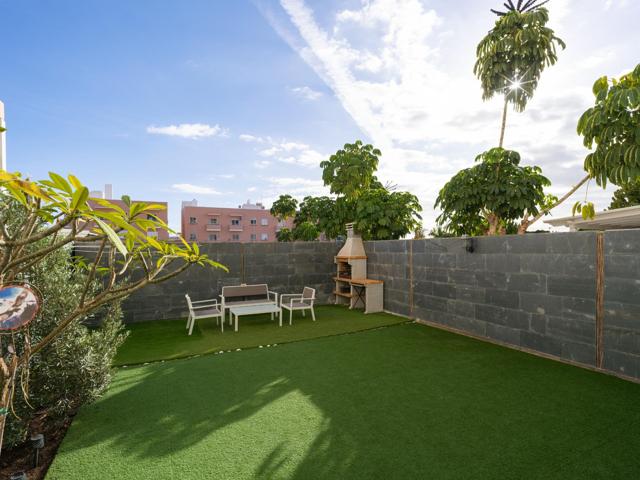 Adosado con jardín y garaje en El Tablero photo 0