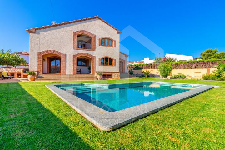 Villa En venta en Mont-roig del Camp photo 0