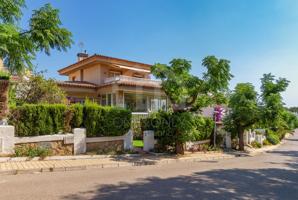 Villa En venta en Mont-roig del Camp photo 0