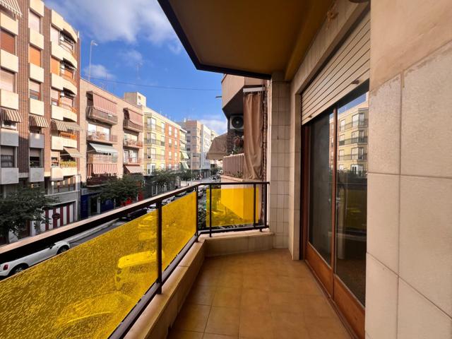 Oportunidad Única en Elche: Amplio Piso para Reformar cerca de la Plaza Crevillente photo 0