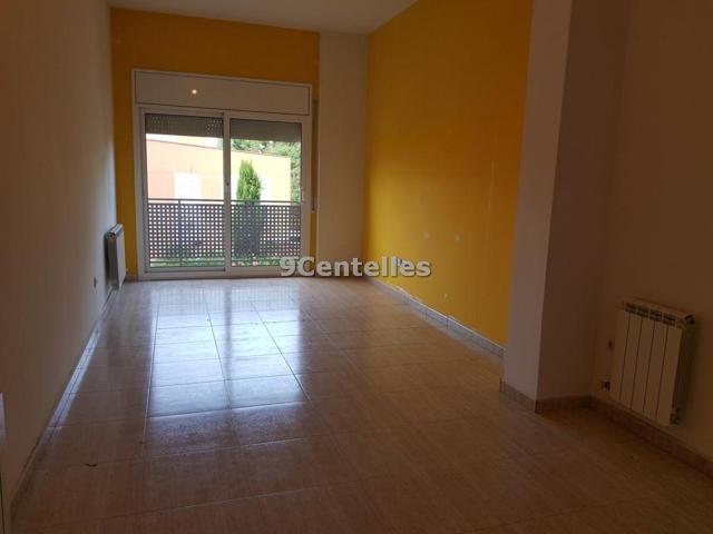 PISO EN PLANTA BAJA CON ENTRADA INDEPENDIENTE – CENTRO DE CENTELLES photo 0