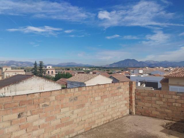 Edificación en obra parada en venta en Cijuela, Granada photo 0