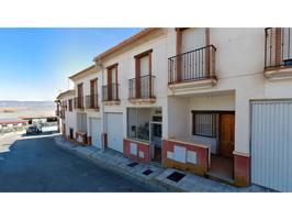 Oportunidad en Dólar: adosado con garaje, patio y 3 dormitorios photo 0