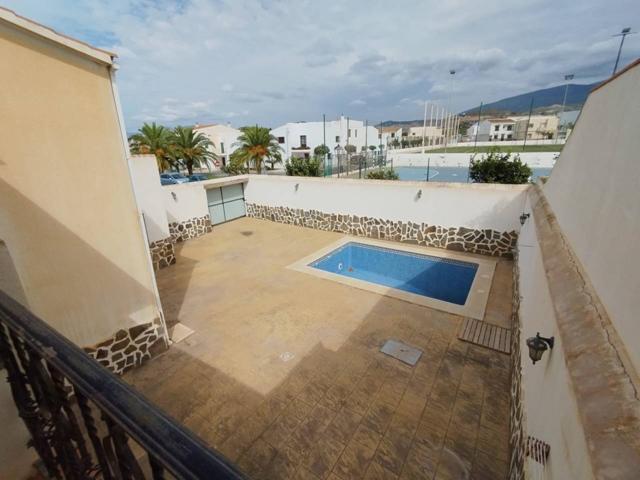 Vivienda en Motril con patio y piscina photo 0