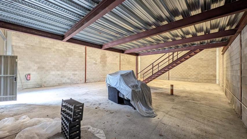 Nave Industrial en venta en Quer de 379 m2 photo 0